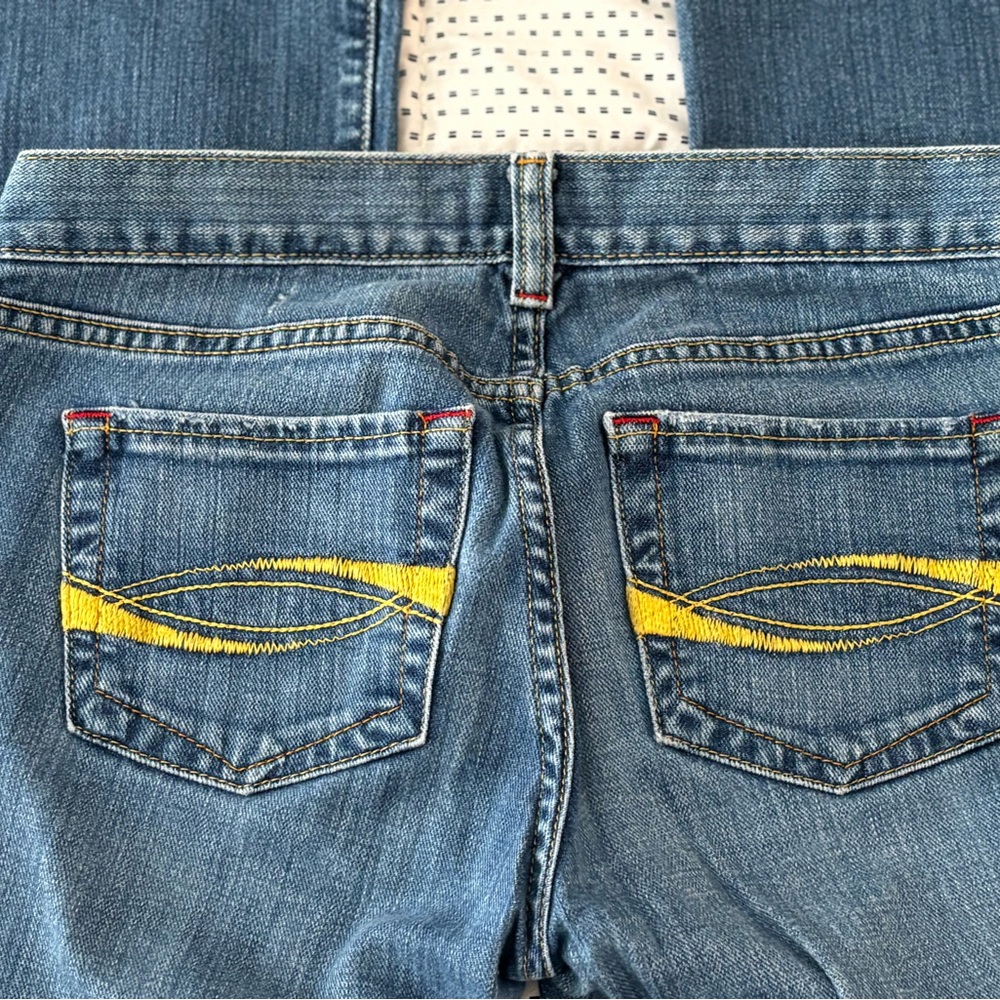 Women’s Abercrombie & Fitch Blue Jeans - Picture 2 of 5